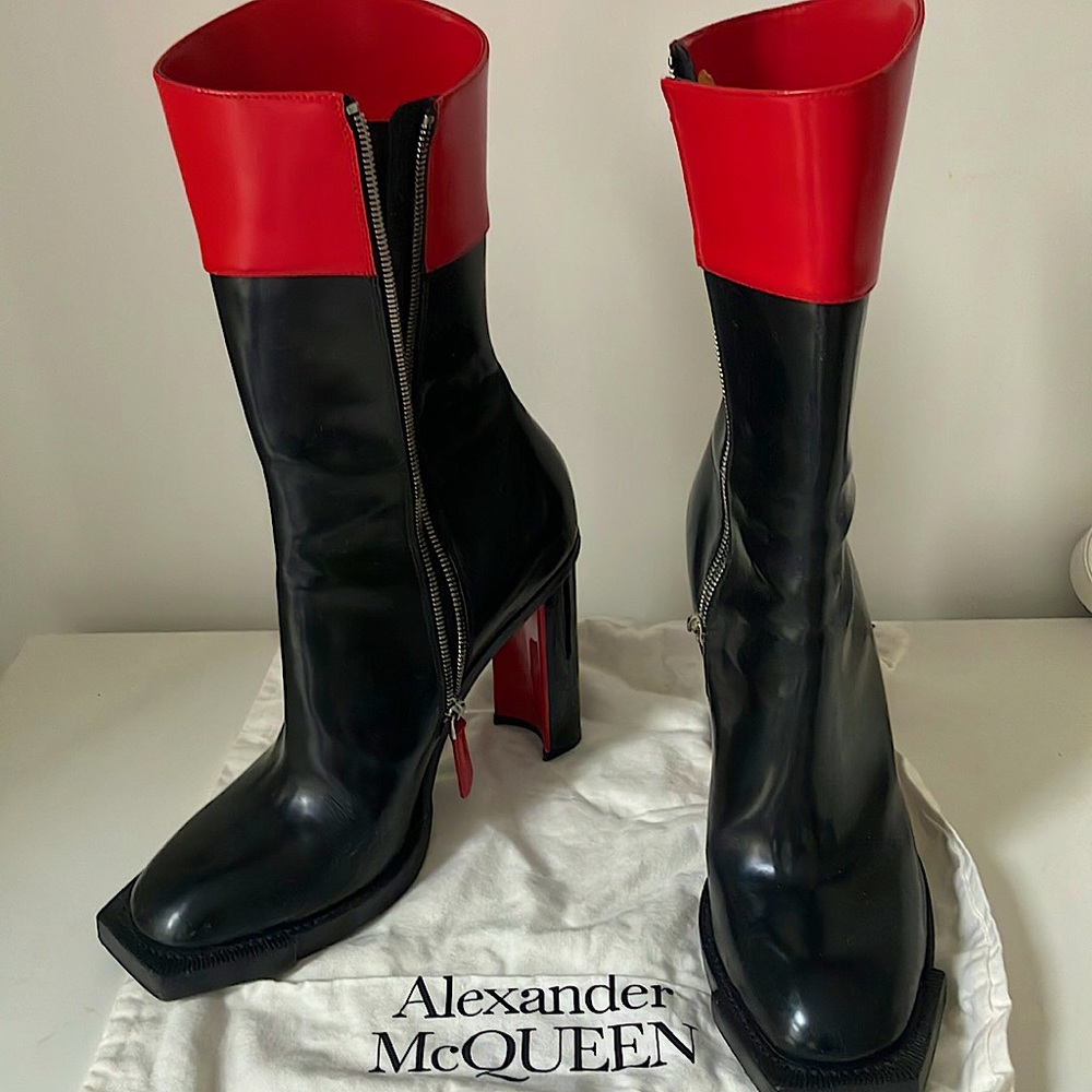 Alexander McQueen Patent Leather Mid-Calf Boots in Black/Red